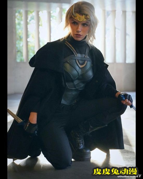 国外妹子COS女洛基 帅气“基妹”神还原