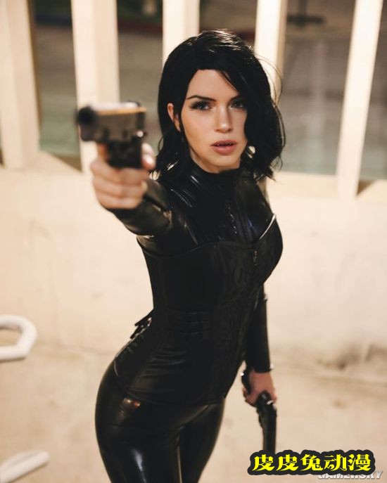 国外妹子COS女洛基 帅气“基妹”神还原