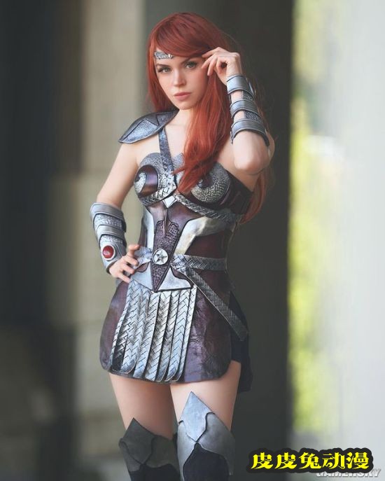 国外妹子COS女洛基 帅气“基妹”神还原