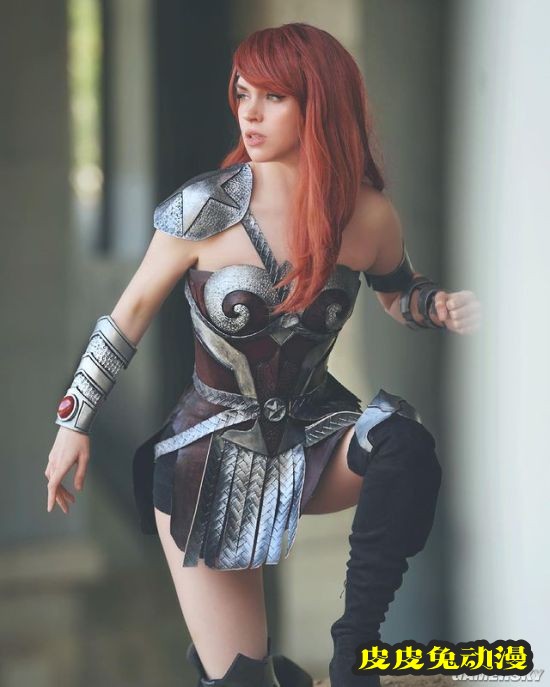 国外妹子COS女洛基 帅气“基妹”神还原