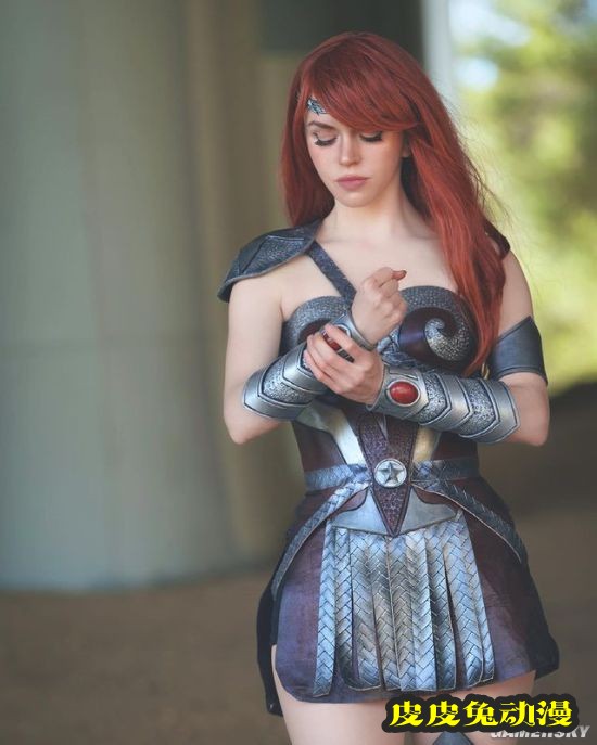 国外妹子COS女洛基 帅气“基妹”神还原