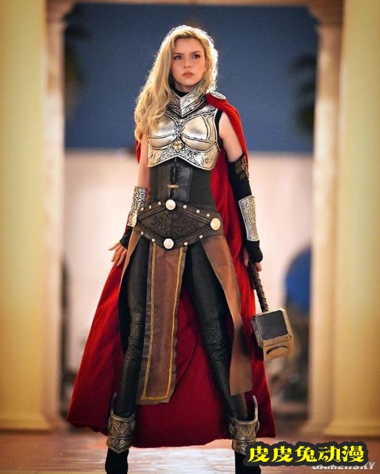 国外妹子COS女洛基 帅气“基妹”神还原