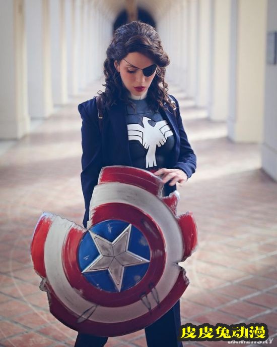 国外妹子COS女洛基 帅气“基妹”神还原