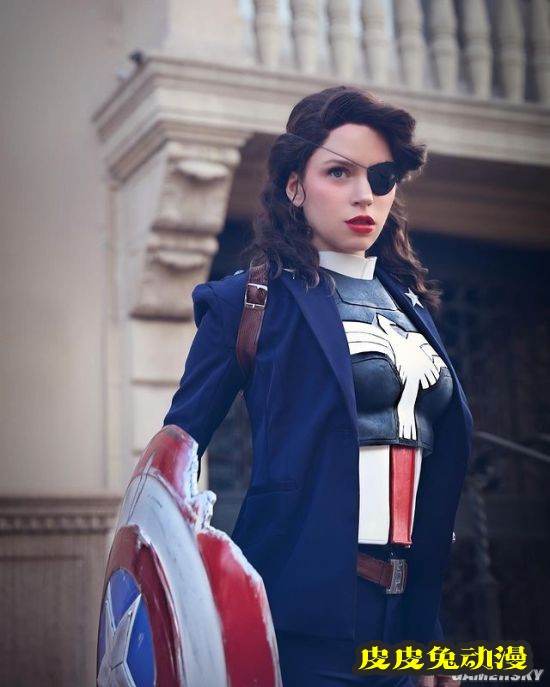 国外妹子COS女洛基 帅气“基妹”神还原