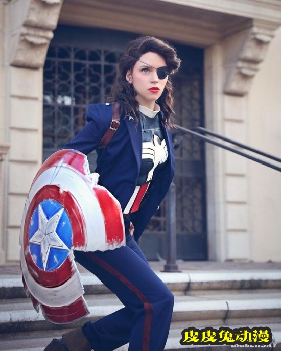 国外妹子COS女洛基 帅气“基妹”神还原