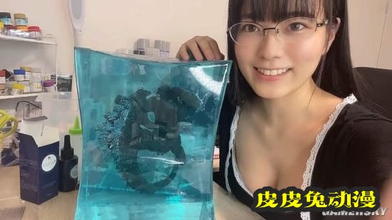 写真偶像制作哥斯拉大战金刚模型 还原怪兽海中战斗