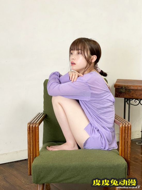 桥本环奈登杂志封面 天使般面孔治愈系笑容