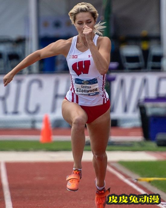 加拿大美女运动员走红 强悍体能腹肌吸睛