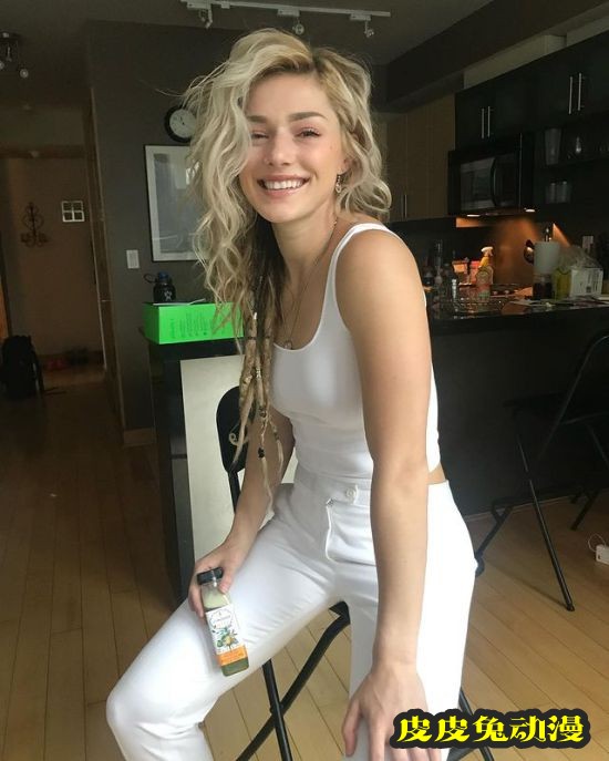 加拿大美女运动员走红 强悍体能腹肌吸睛