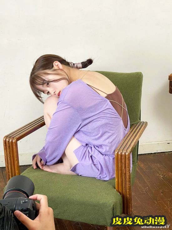 桥本环奈登杂志封面 天使般面孔治愈系笑容