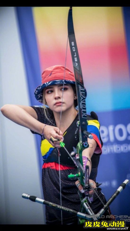 21岁射箭少女爆红 甜美笑容被称为“爱神丘比特”