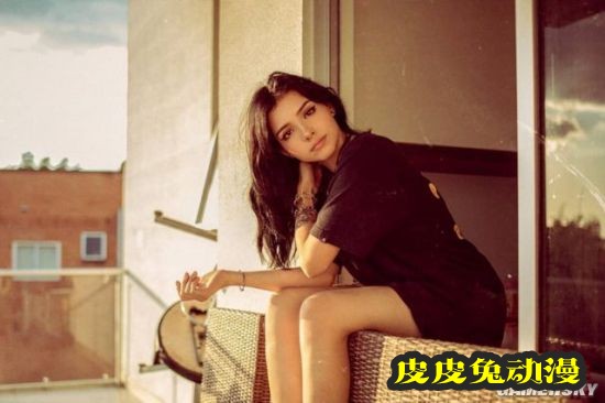 21岁射箭少女爆红 甜美笑容被称为“爱神丘比特”