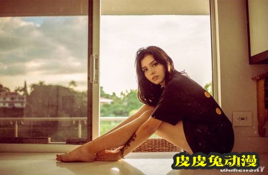 21岁射箭少女爆红 甜美笑容被称为“爱神丘比特”