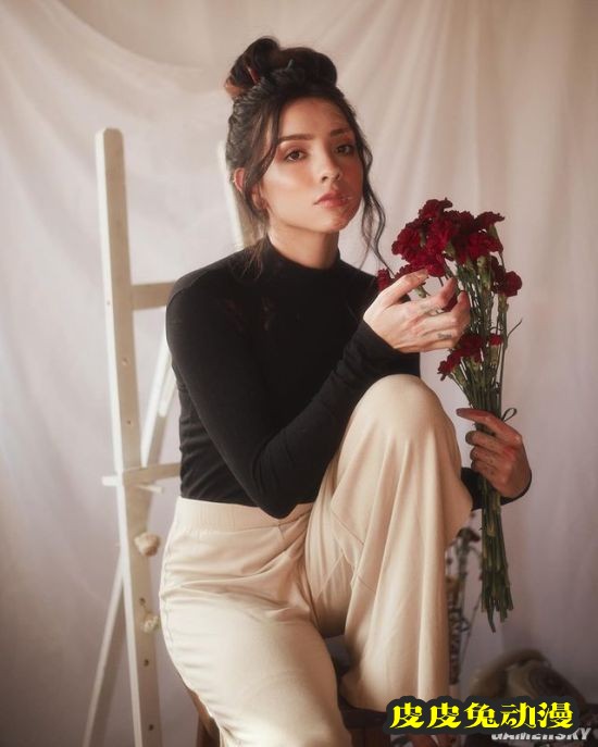 21岁射箭少女爆红 甜美笑容被称为“爱神丘比特”