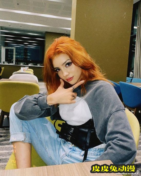 21岁射箭少女爆红 甜美笑容被称为“爱神丘比特”