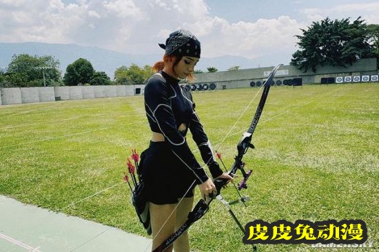 21岁射箭少女爆红 甜美笑容被称为“爱神丘比特”