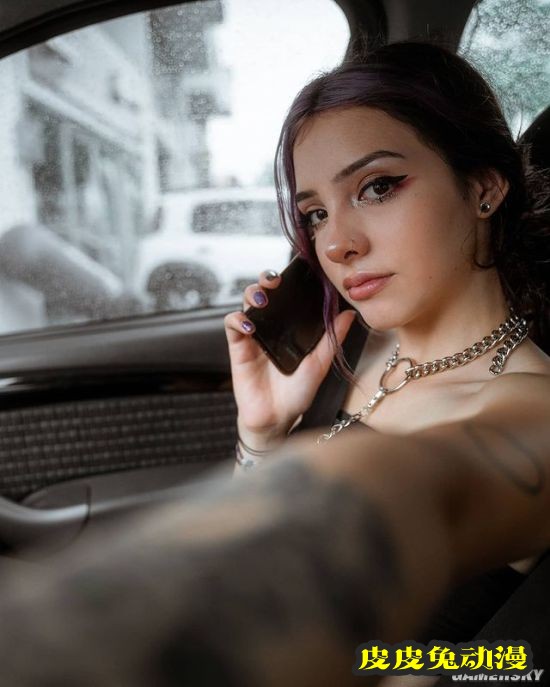 21岁射箭少女爆红 甜美笑容被称为“爱神丘比特”