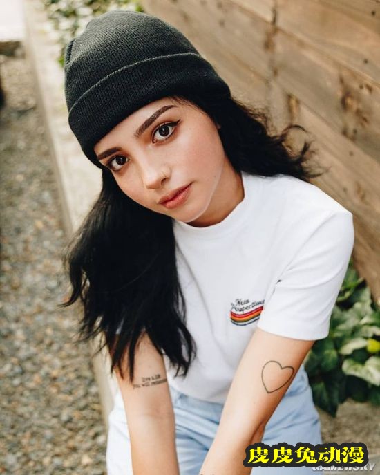 21岁射箭少女爆红 甜美笑容被称为“爱神丘比特”