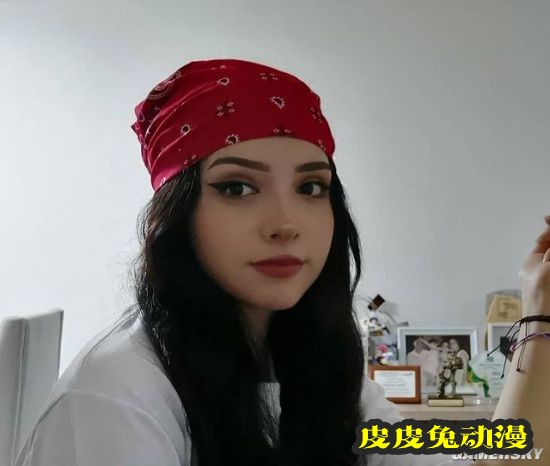 21岁射箭少女爆红 甜美笑容被称为“爱神丘比特”