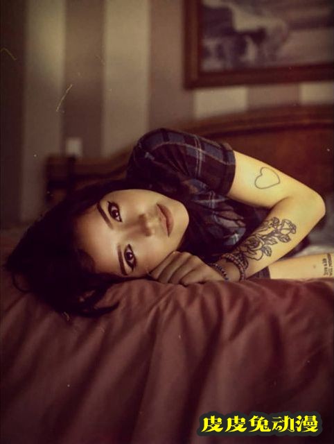 21岁射箭少女爆红 甜美笑容被称为“爱神丘比特”