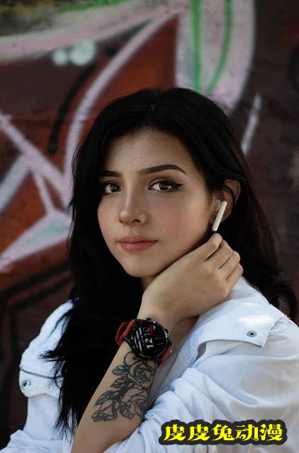 21岁射箭少女爆红 甜美笑容被称为“爱神丘比特”