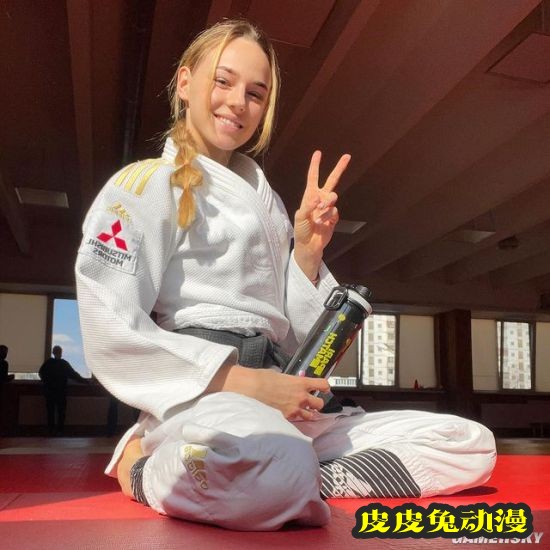 00后柔道女神走红网络 长腿杀器被称“乌克兰蟒蛇”