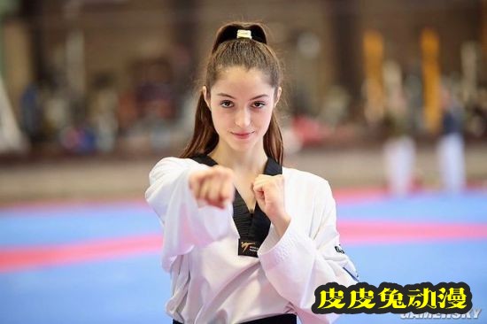 19岁高颜值跆拳道辣妹 出拳就能击中人心