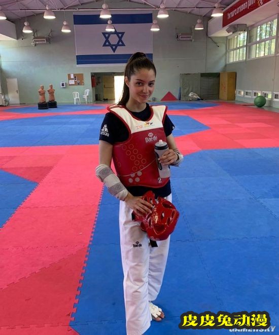 19岁高颜值跆拳道辣妹 出拳就能击中人心