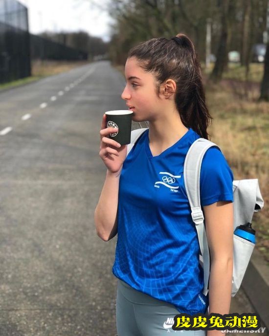 19岁高颜值跆拳道辣妹 出拳就能击中人心