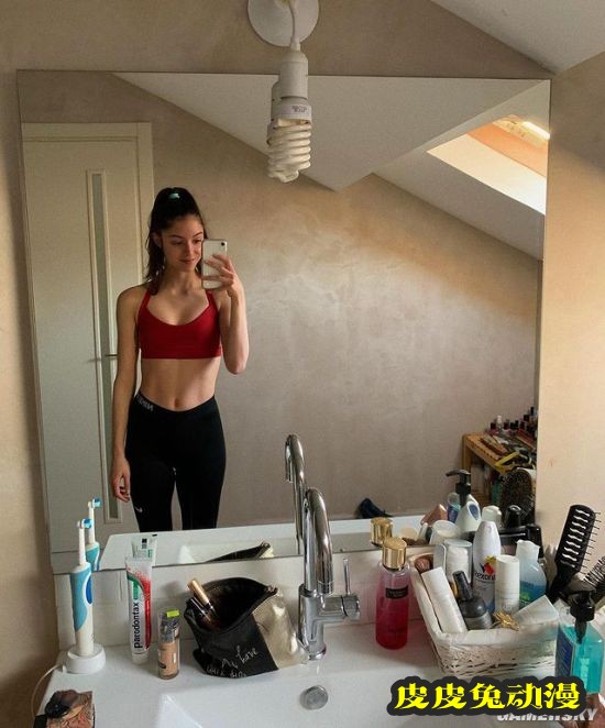 19岁高颜值跆拳道辣妹 出拳就能击中人心