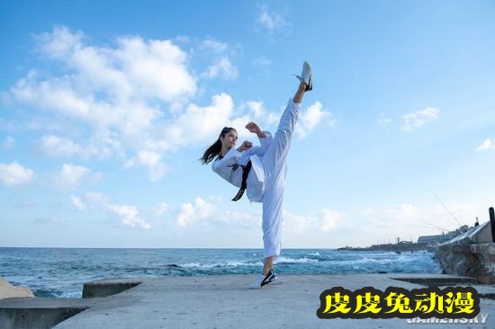 19岁高颜值跆拳道辣妹 出拳就能击中人心