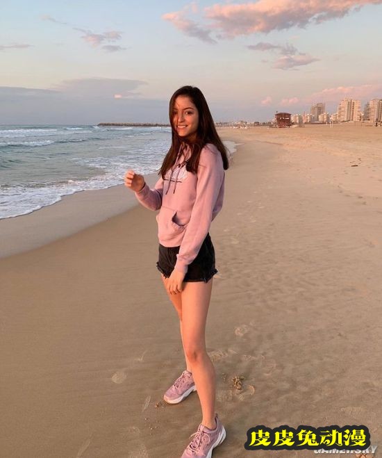 19岁高颜值跆拳道辣妹 出拳就能击中人心