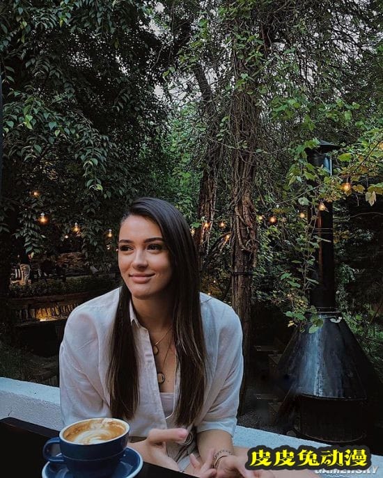 22岁身高近2米运动仙女 号称土耳其女排颜值担当