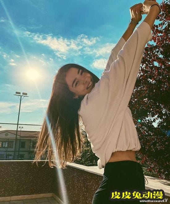 22岁身高近2米运动仙女 号称土耳其女排颜值担当