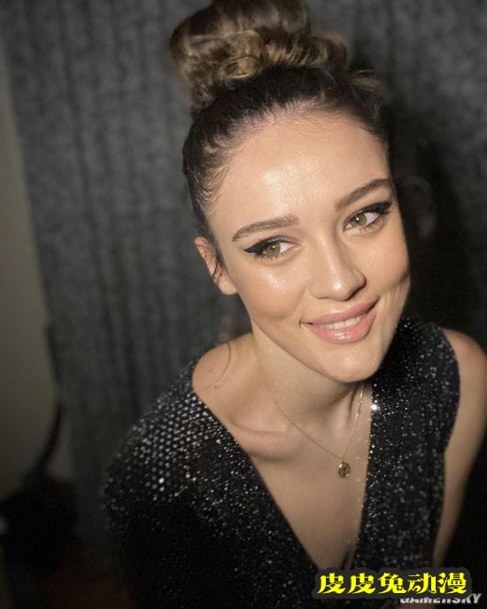 22岁身高近2米运动仙女 号称土耳其女排颜值担当