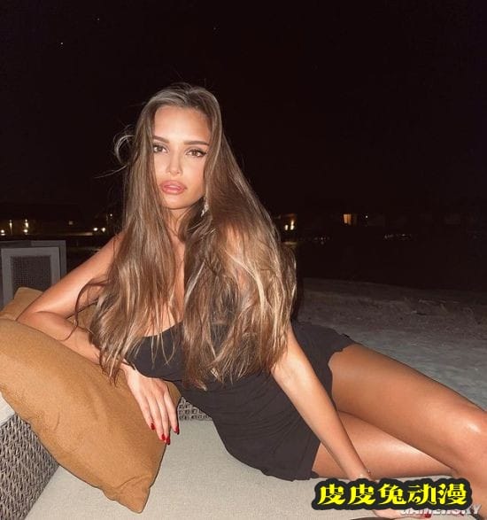 逆天美腿的一字马 俄罗斯体操运动员转行网红功力不减