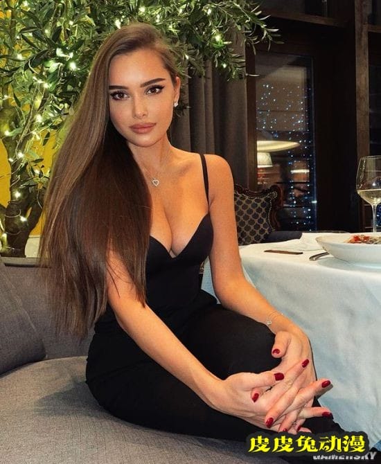 逆天美腿的一字马 俄罗斯体操运动员转行网红功力不减