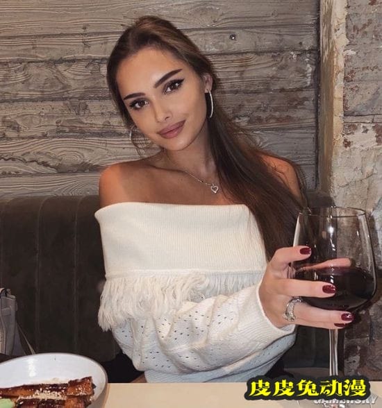 逆天美腿的一字马 俄罗斯体操运动员转行网红功力不减