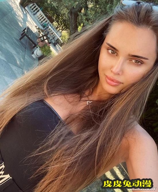 逆天美腿的一字马 俄罗斯体操运动员转行网红功力不减