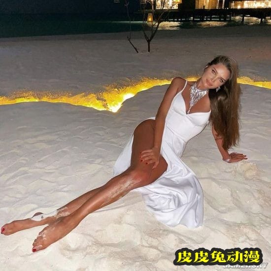 逆天美腿的一字马 俄罗斯体操运动员转行网红功力不减