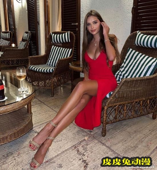 逆天美腿的一字马 俄罗斯体操运动员转行网红功力不减