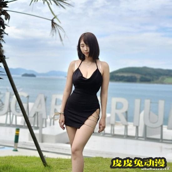 韩国正妹参观海绵宝宝展览 但网友似乎把重点搞错了