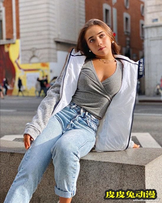 18岁初战奥运的体操正妹 力量感美腿格外吸睛