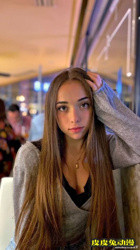 18岁初战奥运的体操正妹 力量感美腿格外吸睛