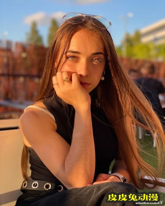 18岁初战奥运的体操正妹 力量感美腿格外吸睛