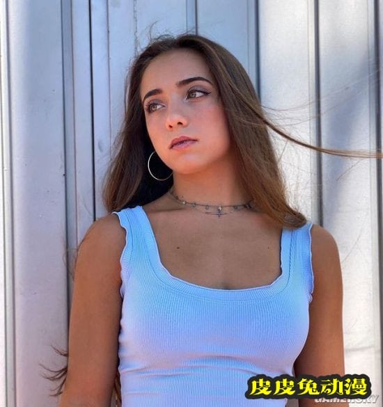 18岁初战奥运的体操正妹 力量感美腿格外吸睛