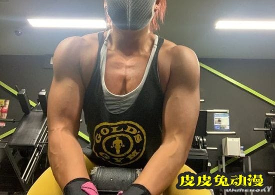 萌妹颜值+坚实肌肉 日本27岁健身美女走红