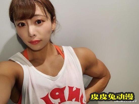萌妹颜值+坚实肌肉 日本27岁健身美女走红