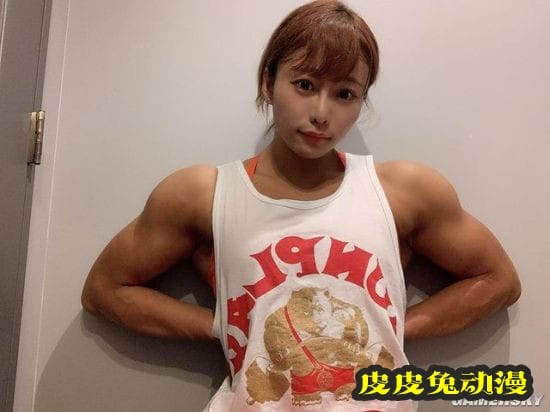 萌妹颜值+坚实肌肉 日本27岁健身美女走红