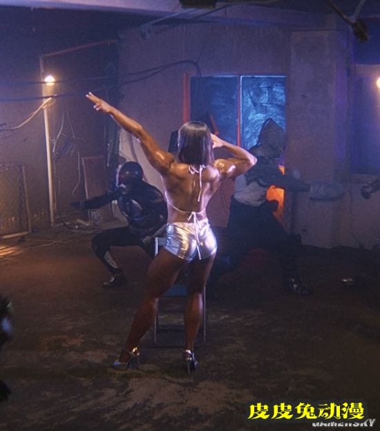 萌妹颜值+坚实肌肉 日本27岁健身美女走红